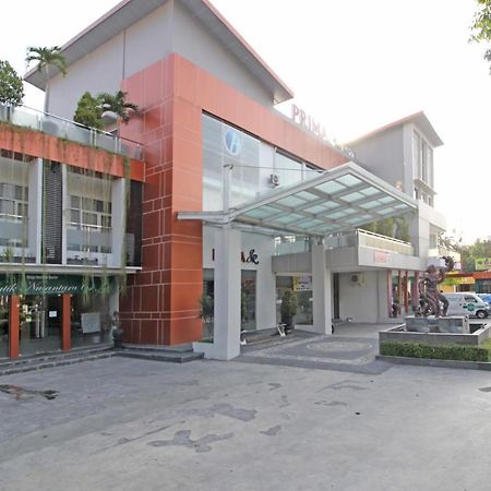 Reddoorz Premium Near Sleman City Hall Yogyakarta Exterior photo