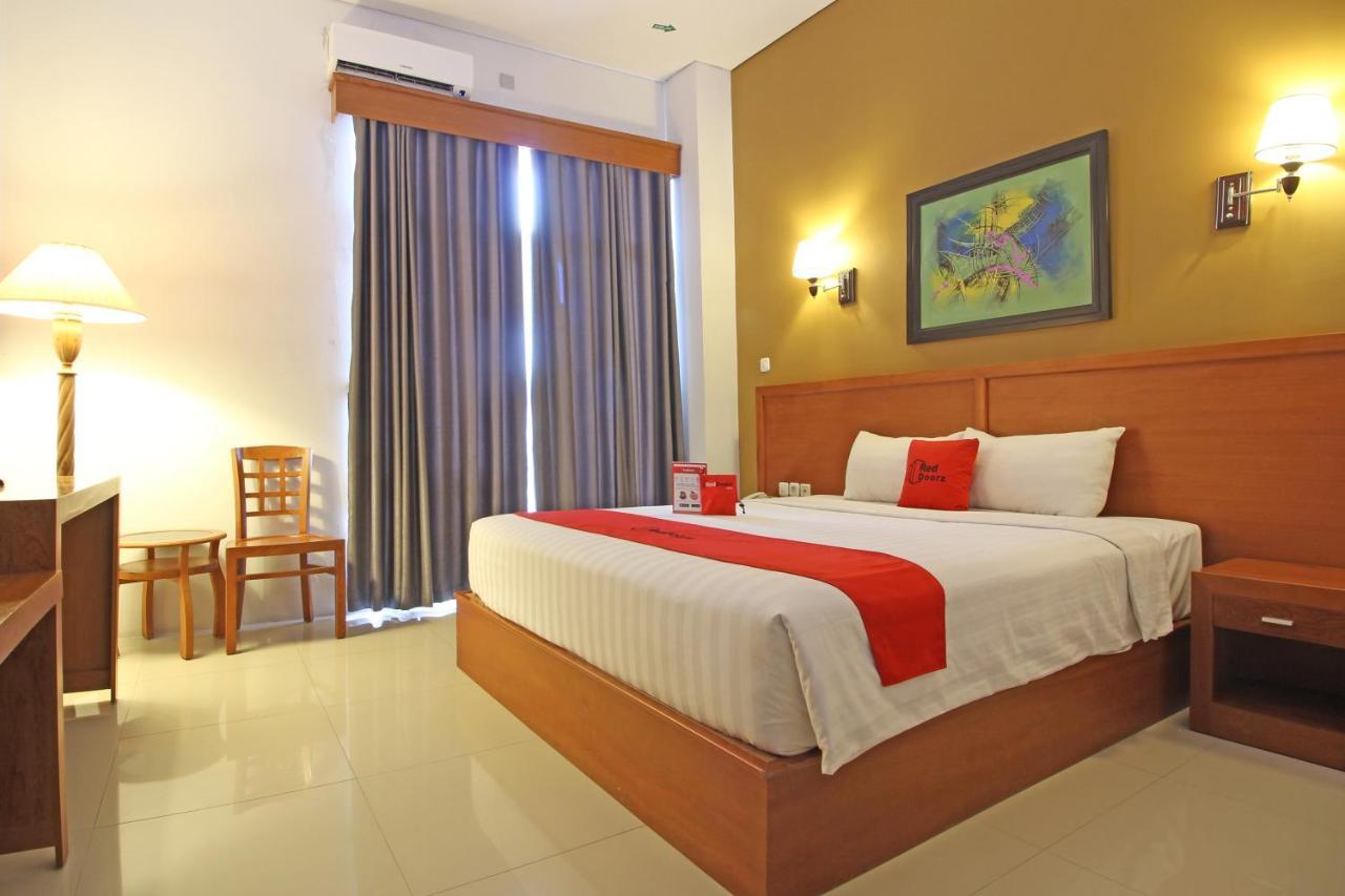 Reddoorz Premium Near Sleman City Hall Yogyakarta Exterior photo