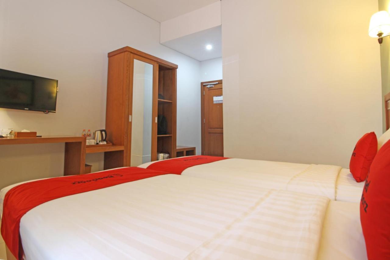 Reddoorz Premium Near Sleman City Hall Yogyakarta Exterior photo