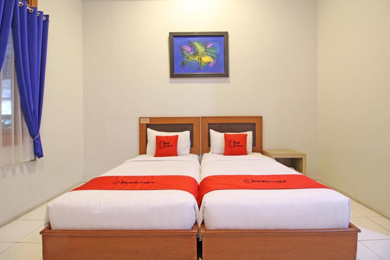 Reddoorz Premium Near Sleman City Hall Yogyakarta Exterior photo