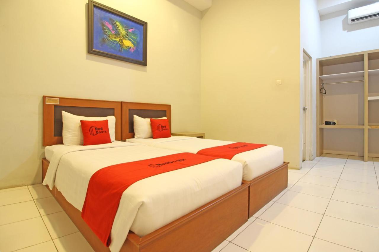 Reddoorz Premium Near Sleman City Hall Yogyakarta Exterior photo
