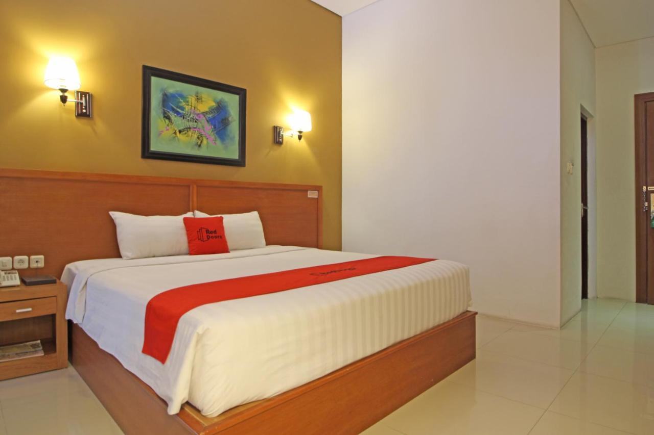 Reddoorz Premium Near Sleman City Hall Yogyakarta Exterior photo