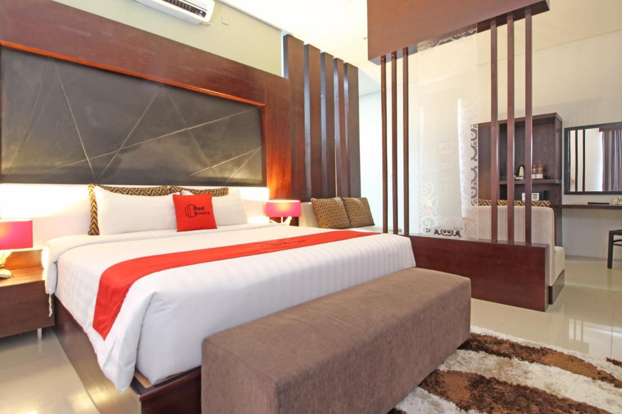 Reddoorz Premium Near Sleman City Hall Yogyakarta Exterior photo