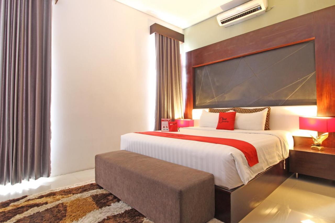 Reddoorz Premium Near Sleman City Hall Yogyakarta Exterior photo
